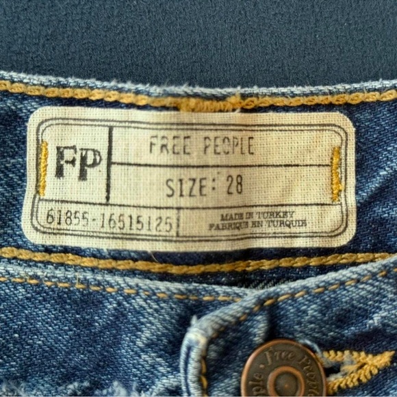 Rare Free People - Size 28 - Rhinestone Embellished Denim Shorts - 100% Cotton - Picture 4 of 6